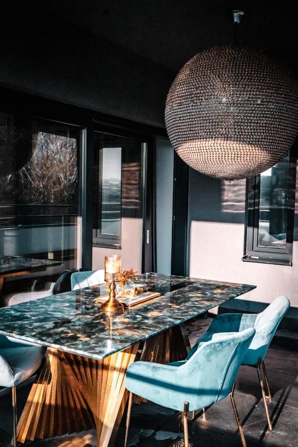 Luxury Family Apartment With Private Parking And Forest View Timisoara Esterno foto