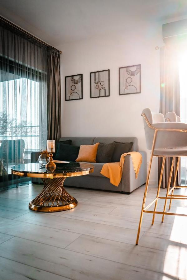 Luxury Family Apartment With Private Parking And Forest View Timisoara Esterno foto