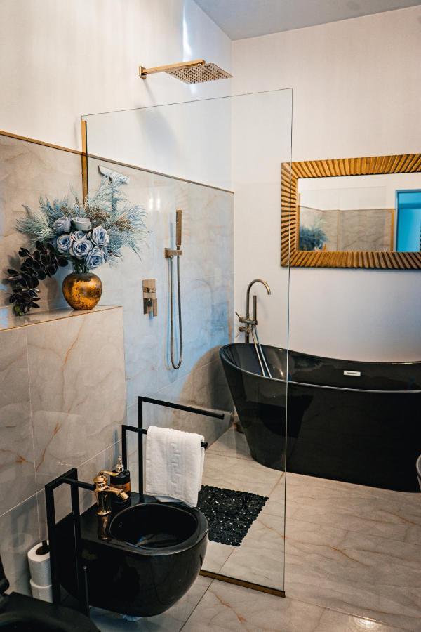 Luxury Family Apartment With Private Parking And Forest View Timisoara Esterno foto