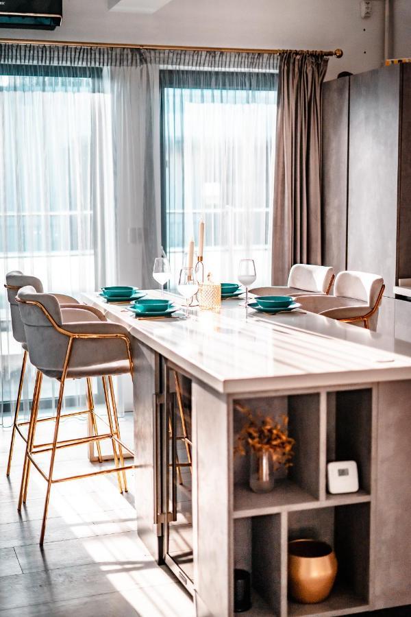 Luxury Family Apartment With Private Parking And Forest View Timisoara Esterno foto