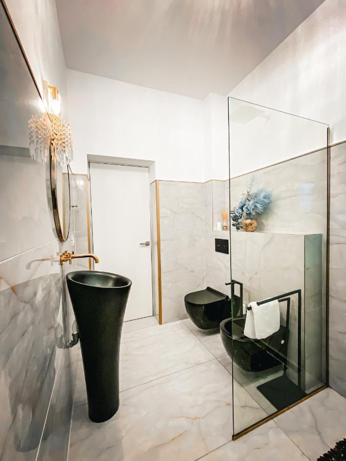 Luxury Family Apartment With Private Parking And Forest View Timisoara Esterno foto