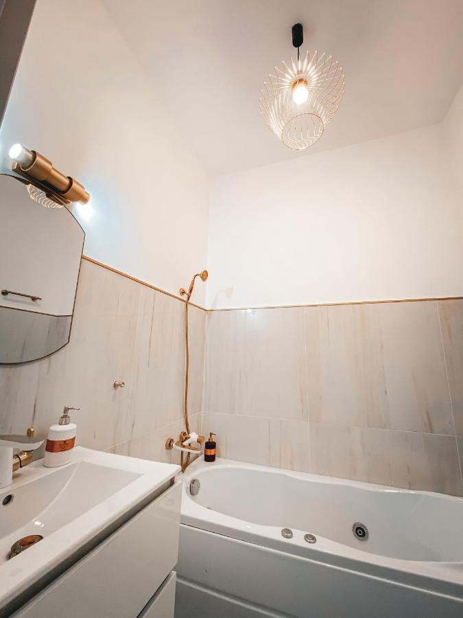 Luxury Family Apartment With Private Parking And Forest View Timisoara Esterno foto