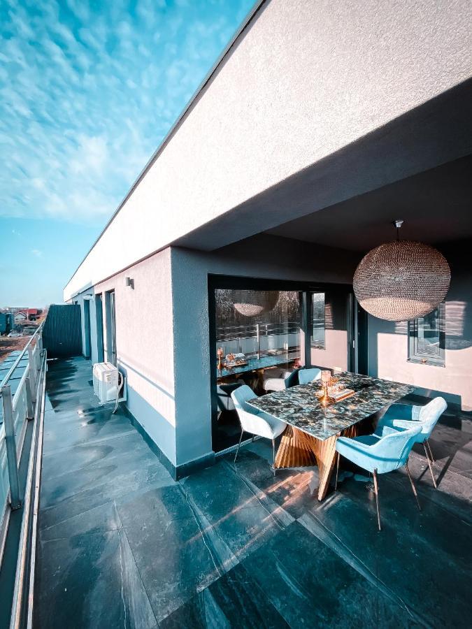 Luxury Family Apartment With Private Parking And Forest View Timisoara Esterno foto